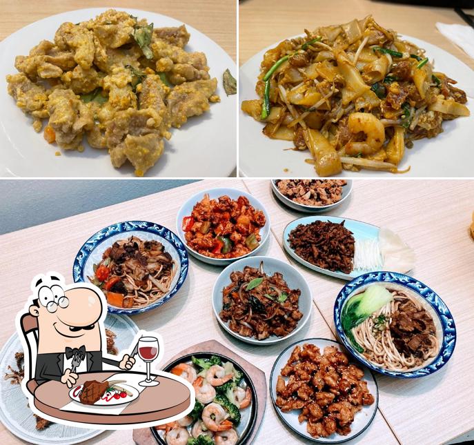 Попробуйте мясные блюда в "金福小厨 King Food Kitchen"