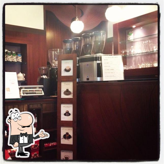 Gli interni di Aroma Specialty Coffees