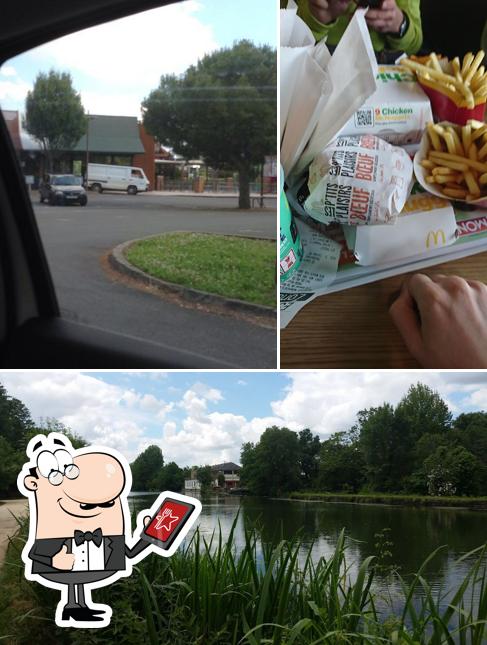 Jetez un coup d’oeil à la photo représentant la extérieur et nourriture concernant McDonald's