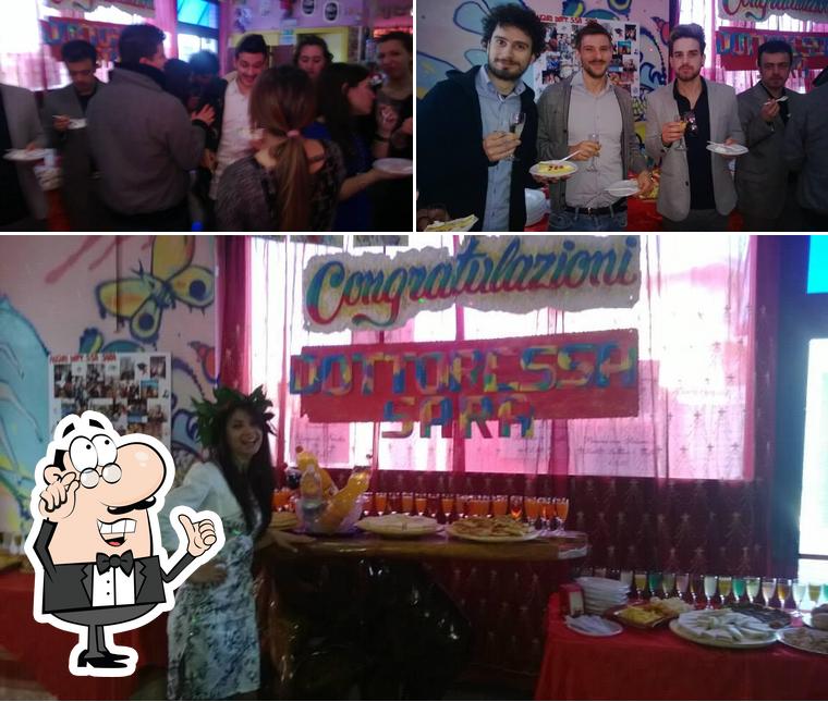 Dai un'occhiata agli interni di Shshi Kitsch Bar & Ristorante da Larry