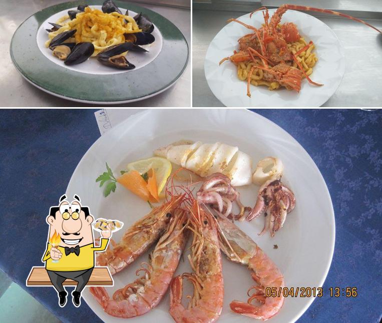 Отведайте блюда с морепродуктами в "Ristorante Ponte Vecchio Bosa"