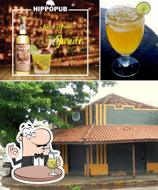 O Hippo Pub se destaca pelo bebida e exterior