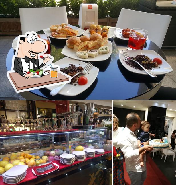 Take a look at the picture showing food and interior at London Caffè