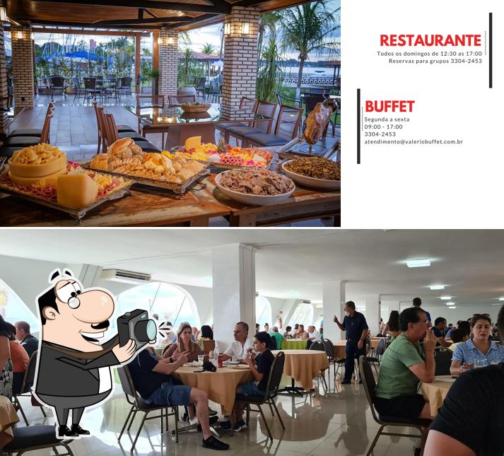 See this pic of Valério Buffet