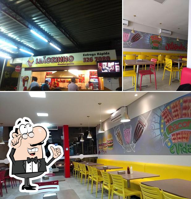 Veja imagens do interior do Leãozinho Hamburgueria