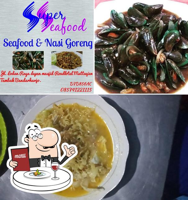 Platos en Super Seafood "Kerang Ijo, Nasi Goreng dan Penyetan (Bang Udin)"