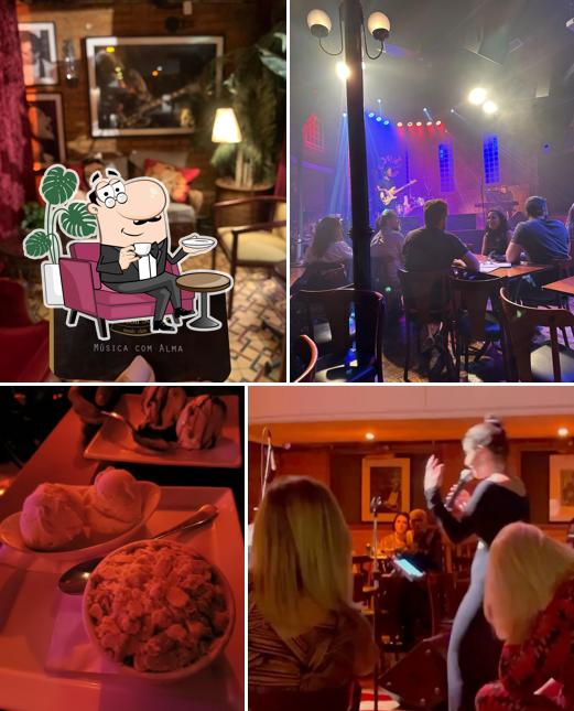 O interior do Bourbon Street Music Club