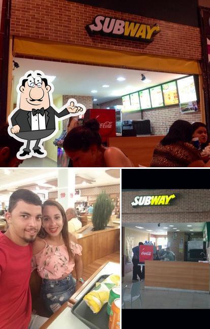 O interior do Subway Praia Shopping