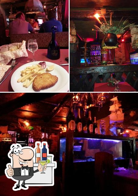 Las imágenes de barra de bar y comedor en Rifugio