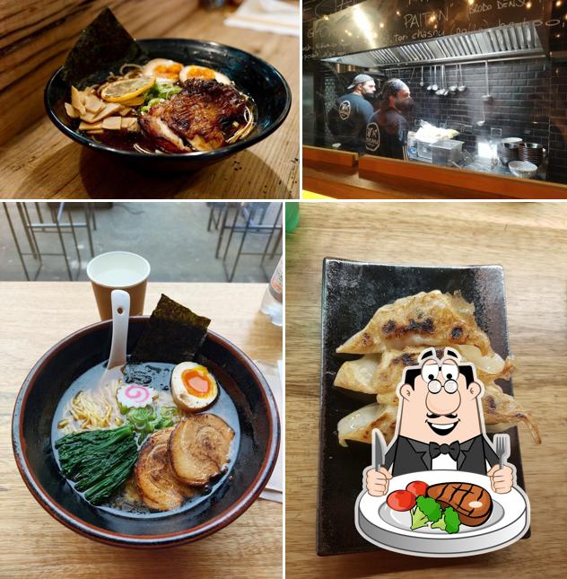 Ordina i un pasto a base di carne a Sentaku Ramen Bar