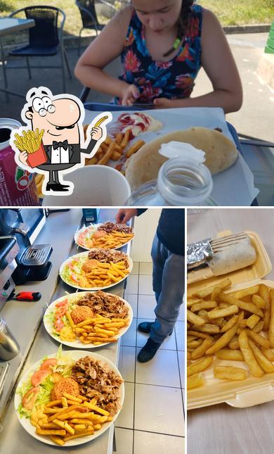 Dégustez des pommes frites à Med's Kebab