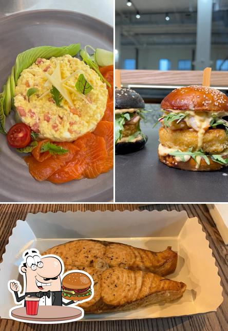 Гамбургер в "Fish in House - магазин-кухня риби та морепродуктів"