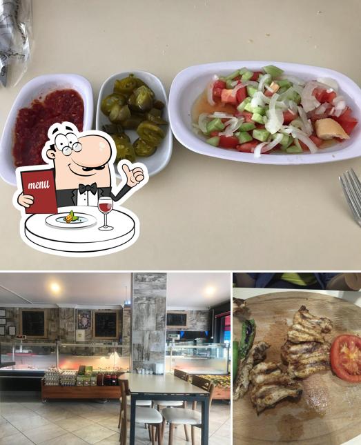 Посмотрите на этот снимок, где видны еда и внутреннее оформление в Öztürkler Et Izgara Salonu