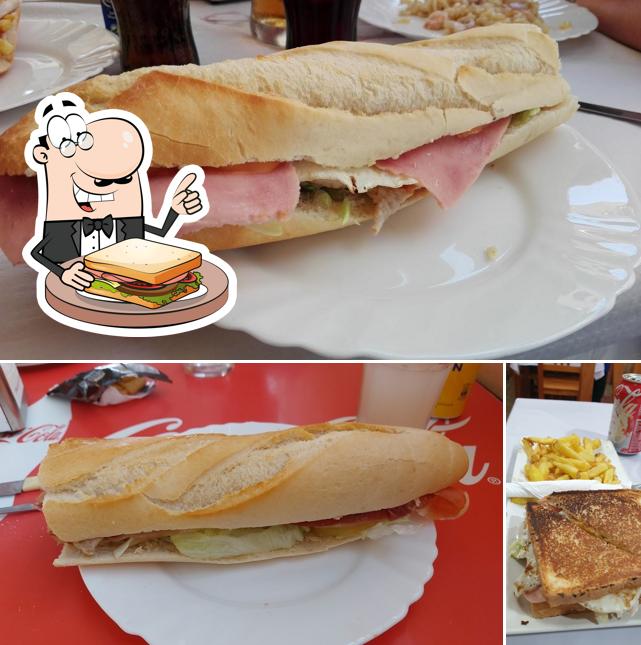 Попробуйте бутерброды в "Restaurante Sancho Panza"