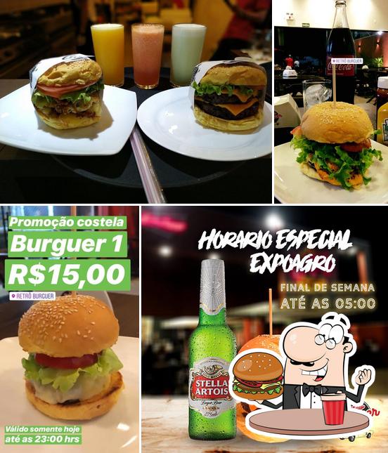 Experimente um hambúrguer no Retrô Burguer