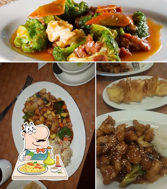 Еда в "Chef Wong Chinese Restaurant"