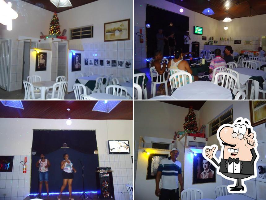 O interior do Bar Karaoke Junto E Misturado