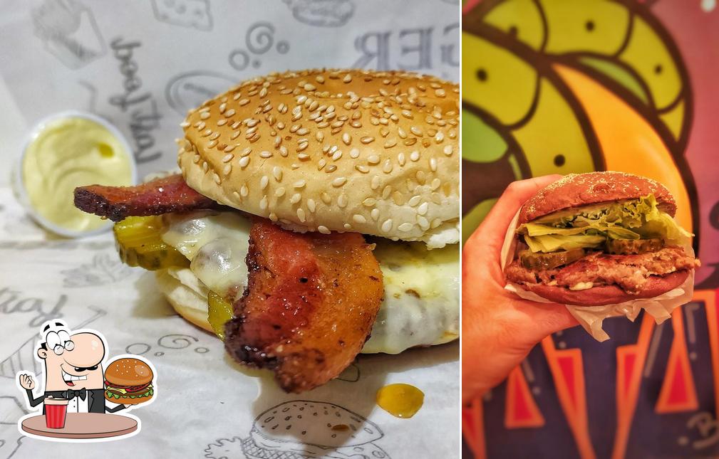 Peça um dos hambúrgueres disponíveis no Future's Burger