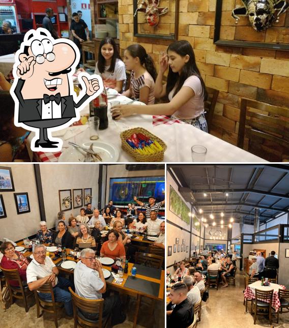 Veja imagens do interior do La Gôndola Pizzaria