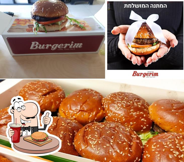 Try out a burger at בורגרים כרמיאל, כשר בשר חלק