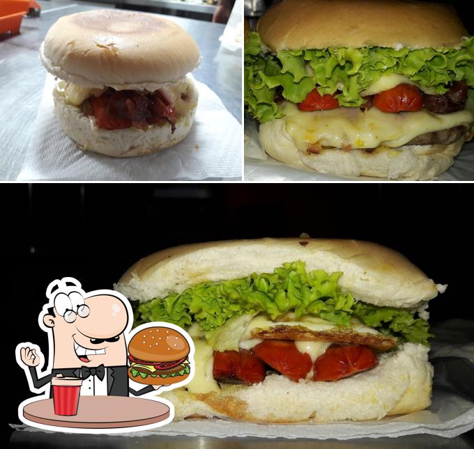 Experimente um hambúrguer no Chalé Lanches