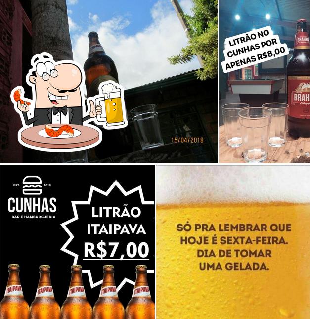 Desfute um copo de cerveja leve ou escura