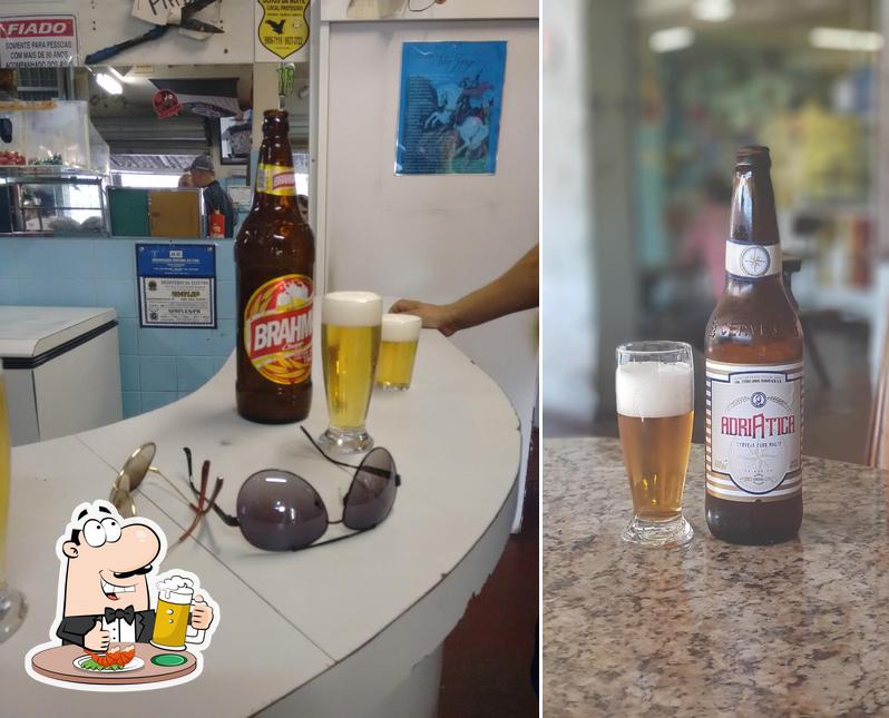 Peça um copo de cerveja leve ou escura