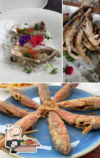 Попробуйте блюда с морепродуктами в "Mercado La Villa Estepona"
