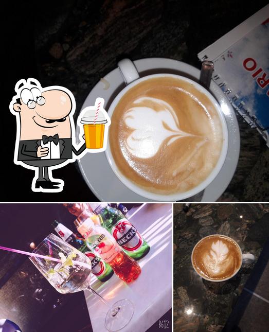 Goditi un drink a Bar Snoopy