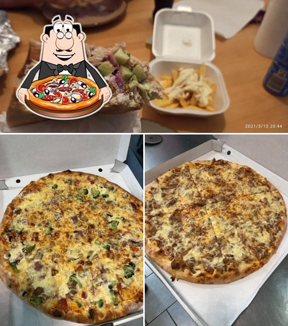 Order pizza at Volkan Kebap Haus