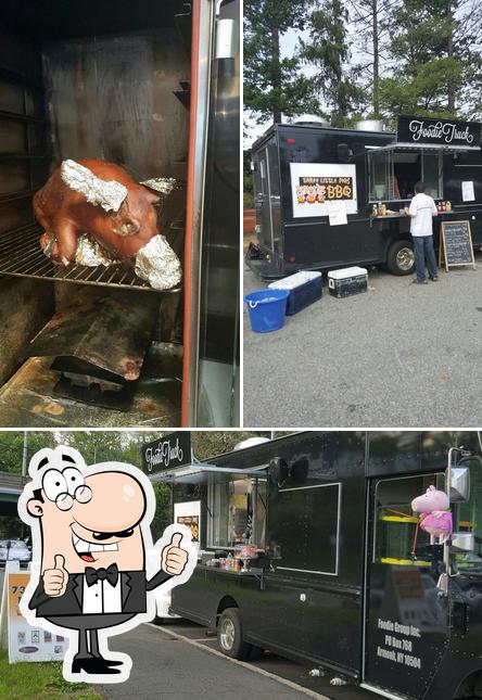 Mire esta foto de Three Little Pigs BBQ Food Truck