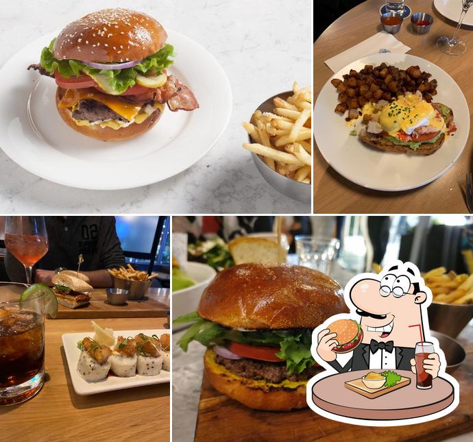 Prenez un hamburger à Earls Kitchen + Bar