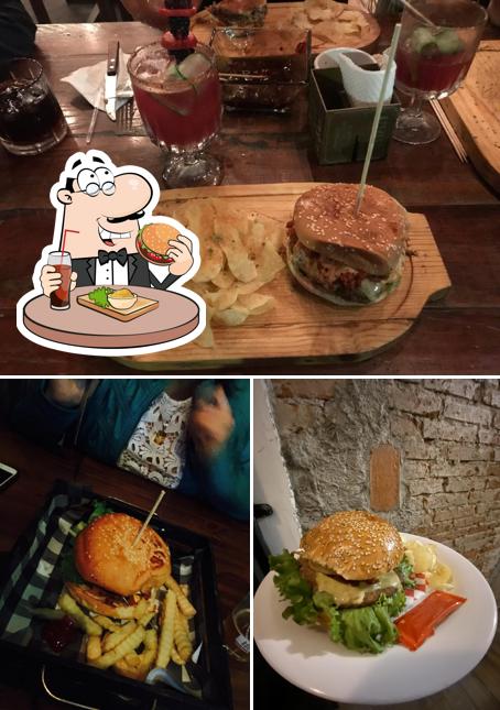 Try out a burger at Foro Conde