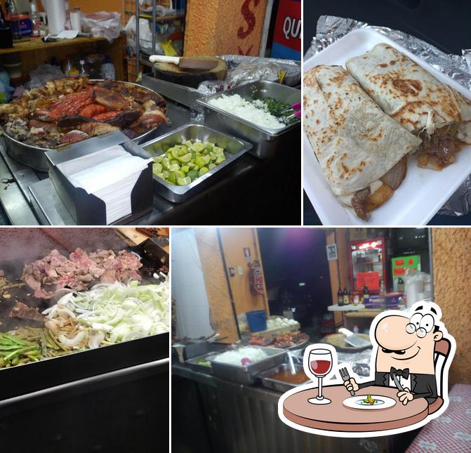 Еда в "Tacos y Megaburros GAONA"