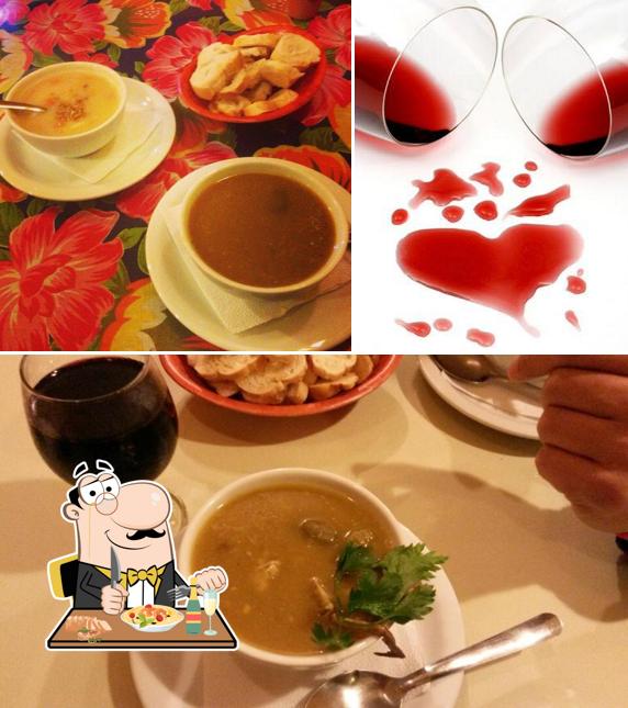 Confira a foto ilustrando comida e vinho no Colher de Sopa Bistrô