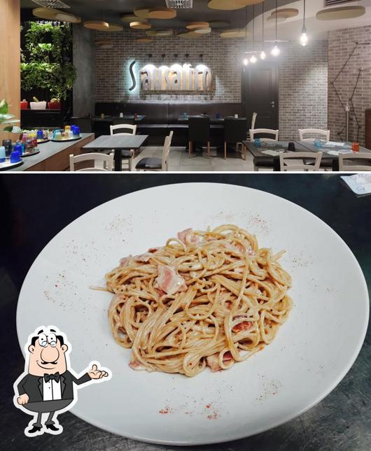 Dai un'occhiata agli interni di Sausalito Ristorante Pizzeria