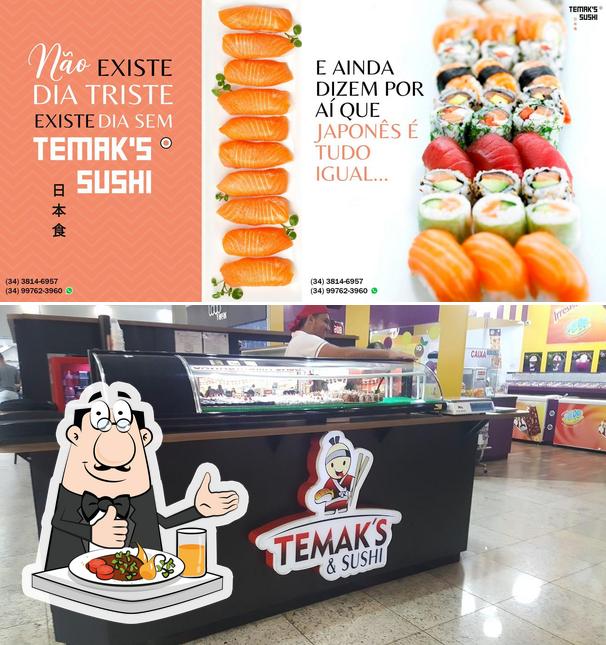 A foto do Temak's’s comida e interior