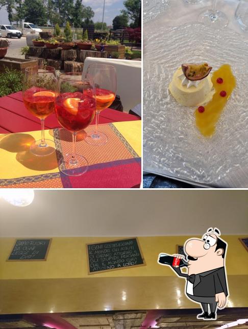 Questa è la foto che presenta la bevanda e lavagna di Ristorante Agricolo