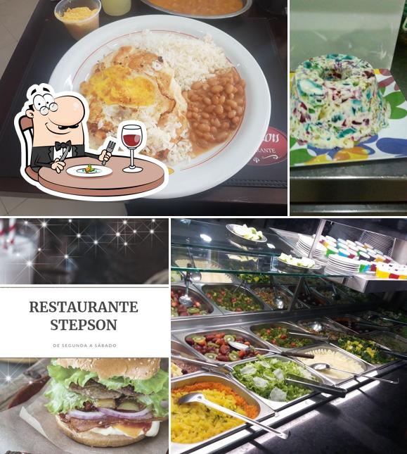 Comida em Restaurante Stepson