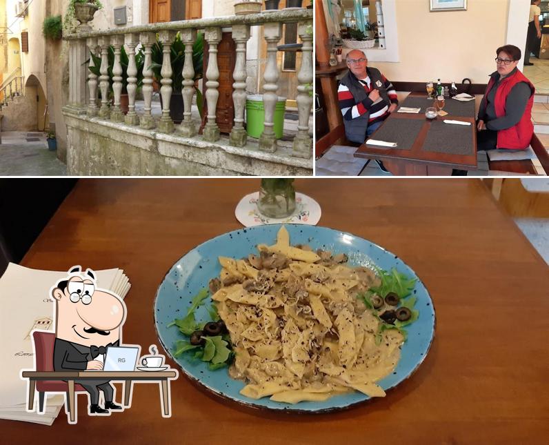 Dai un'occhiata agli interni di Restoran Stari Grad