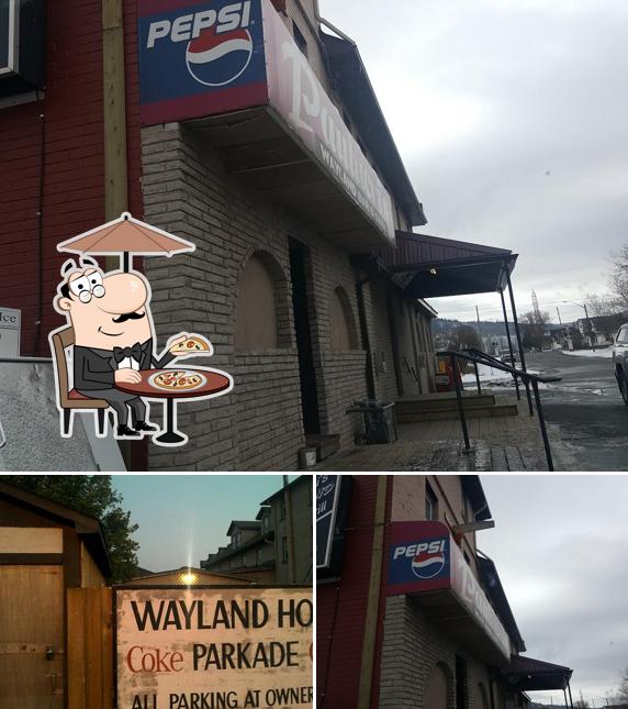 L'extérieur de Wayland Bar & Grill