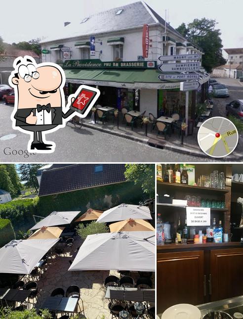 Parmi les différentes choses de la extérieur et la comptoir de bar, une personne peut trouver sur La Providence