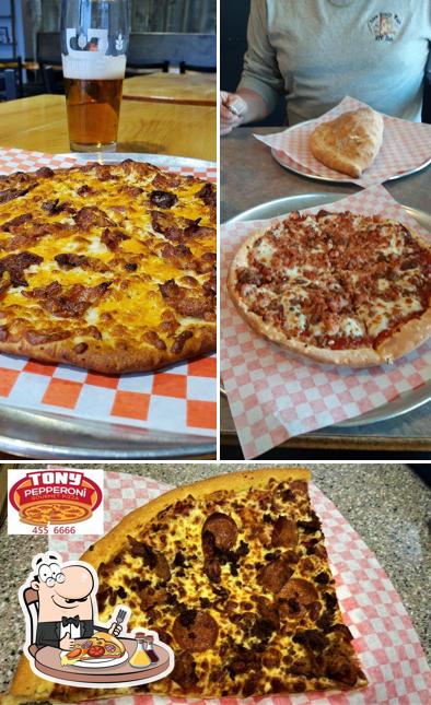 Попробуйте пиццу в "Tony Pepperoni Gourmet Pizza - Fredericton North Side"