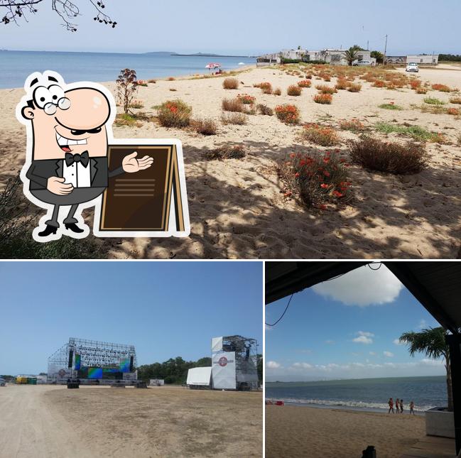 Goditi la vista dall'area esterna di BEACH BAR TORREGRANDE