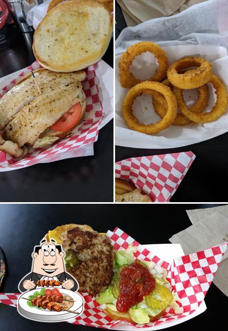 Reggie's Burgers, Dogs & Fries, 3200 N State Line Ave in Texarkana ...