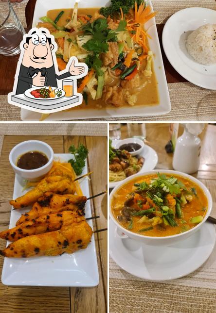Еда в "Sabaidee Pah Khao Lao Restaurant"