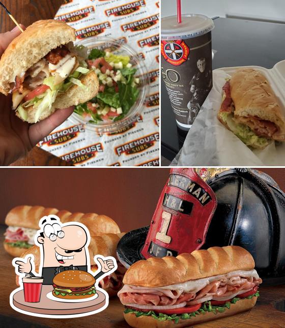 Las hamburguesas de Firehouse Subs Boynton West gustan a una gran variedad de paladares