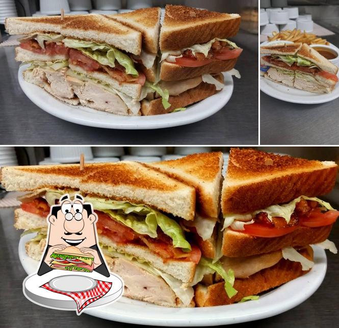 Club sandwich at Coq-O-Bec
