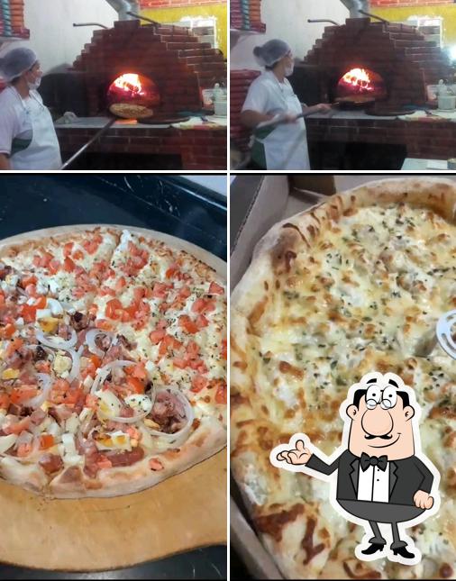 Dê uma olhada a foto ilustrando interior e comida a Pizzaria Da Hora