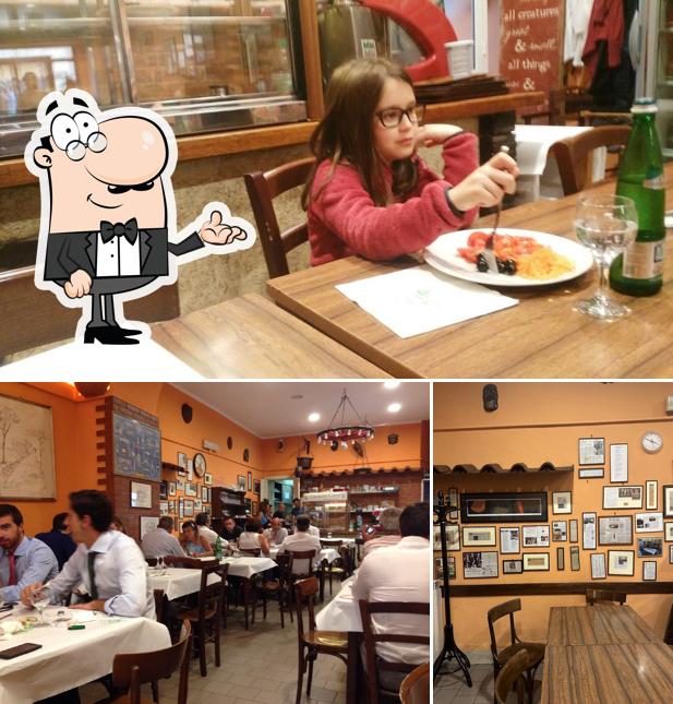 Dai un'occhiata agli interni di Enoteca Corsi